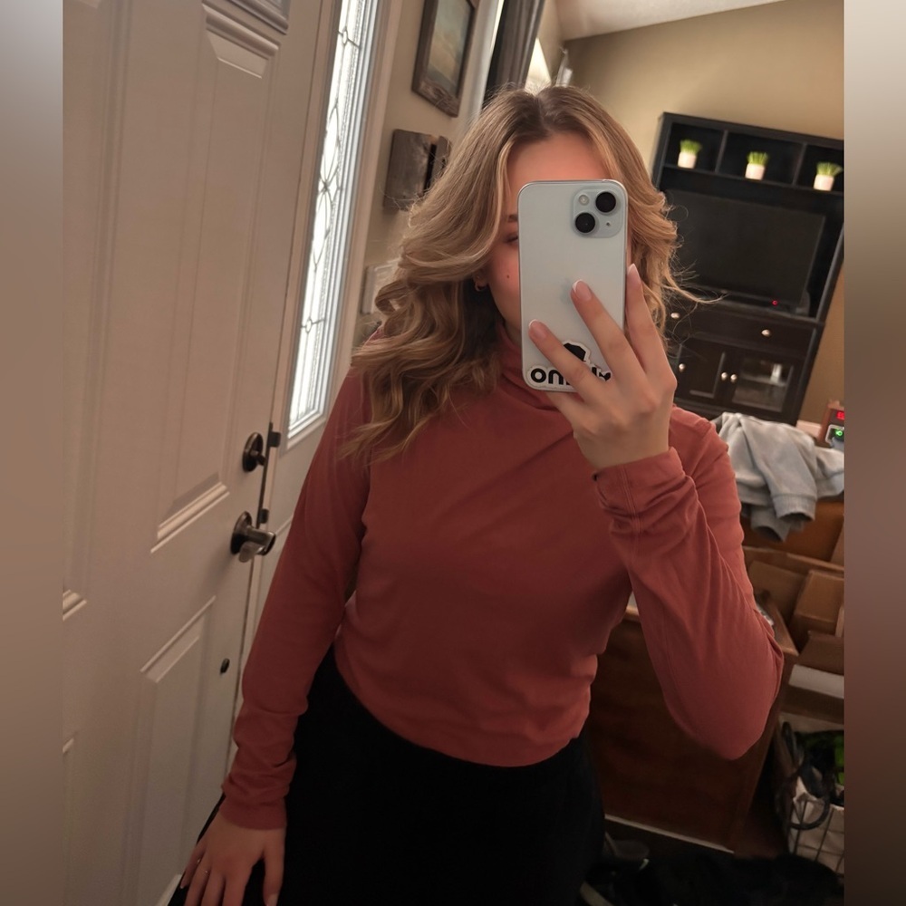 Lululemon nulu tee